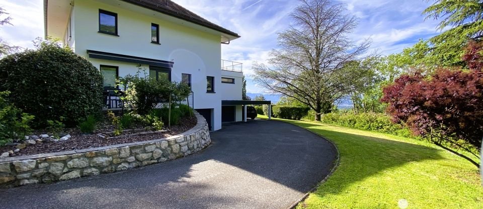 Maison traditionnelle 7 pièces de 210 m² à Archamps (74160)