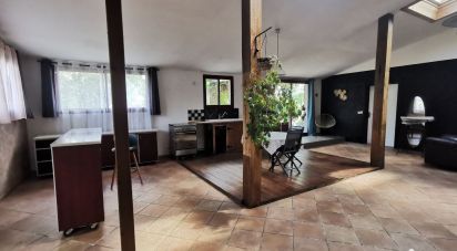 House 6 rooms of 236 m² in Saint-Gilles-les-Bois (22290)