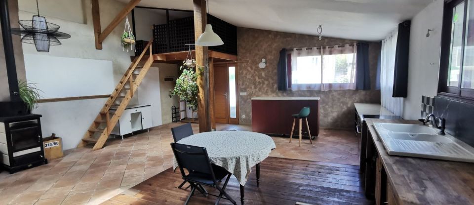 House 6 rooms of 236 m² in Saint-Gilles-les-Bois (22290)