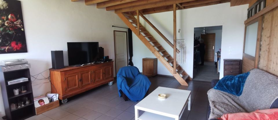 House 6 rooms of 236 m² in Saint-Gilles-les-Bois (22290)