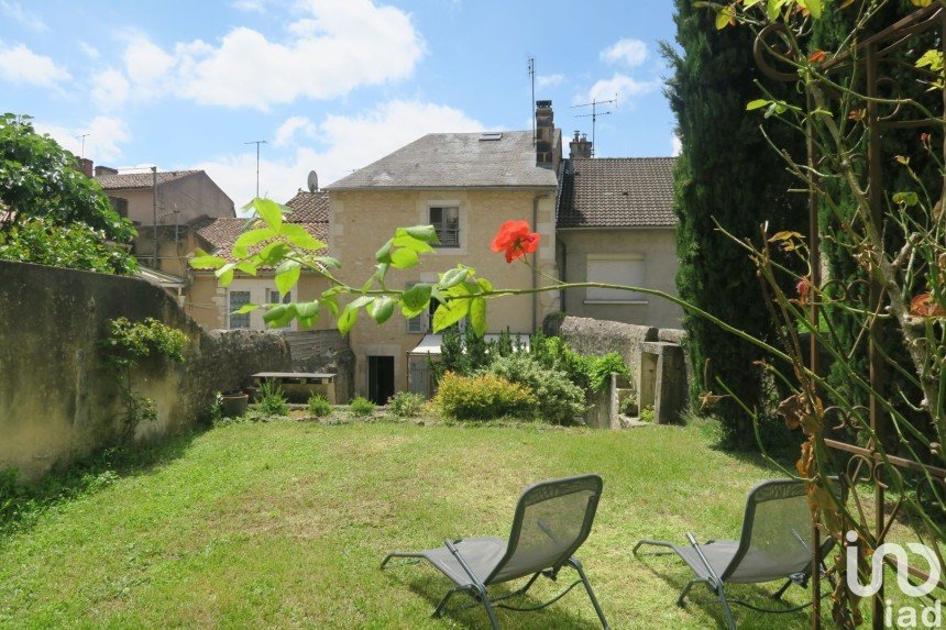 House 7 rooms of 184 m² in Chauvigny (86300)