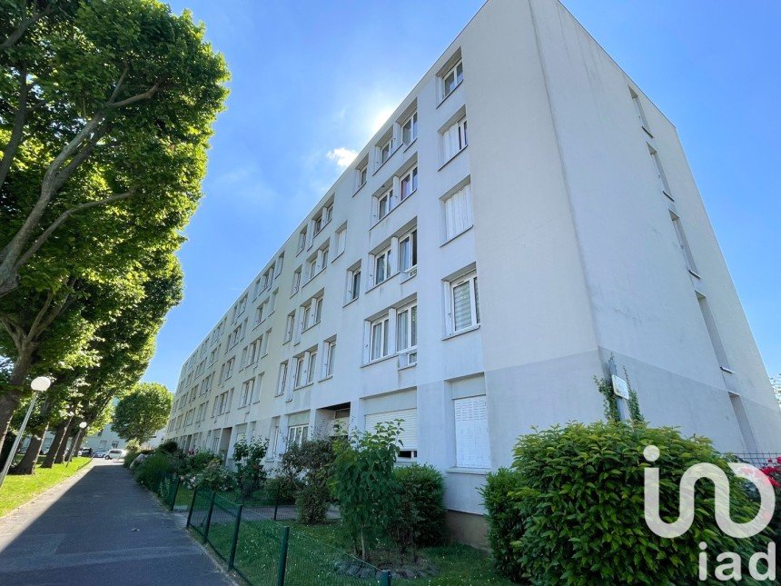 Apartment 3 rooms of 53 m² in Ermont (95120)