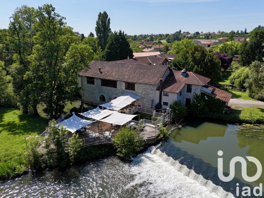 Domaine 15 pièces de 1 600 m² à Ruffec (16700)