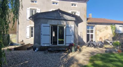 Maison 8 pièces de 250 m² à - (79320)