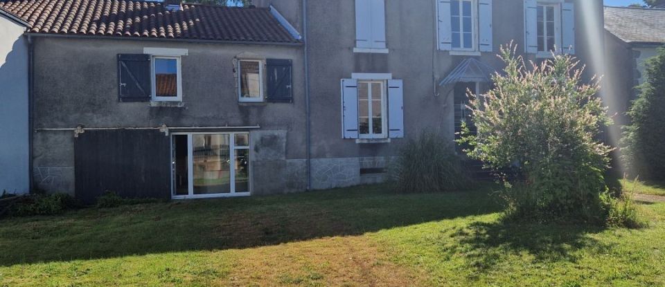 Maison 8 pièces de 250 m² à - (79320)