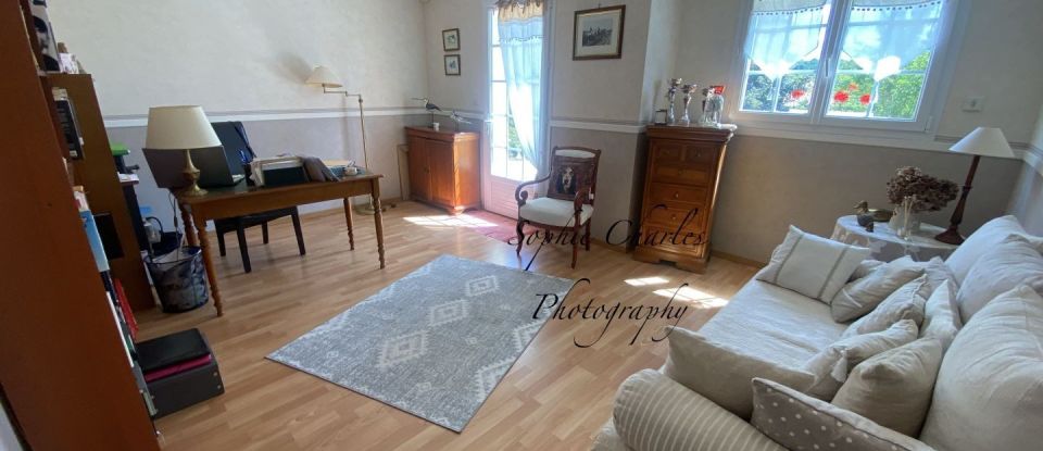 House 7 rooms of 294 m² in Valdivienne (86300)