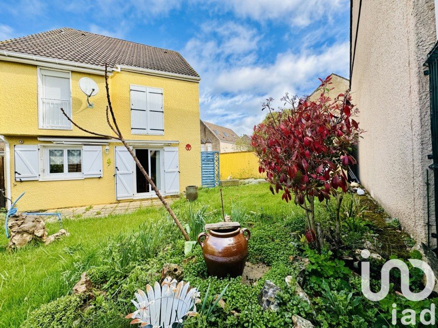 House 5 rooms of 99 m² in Chartres (28000)