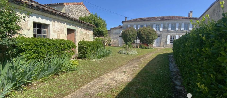 Maison de village 4 pièces de 135 m² à Les Métairies (16200)