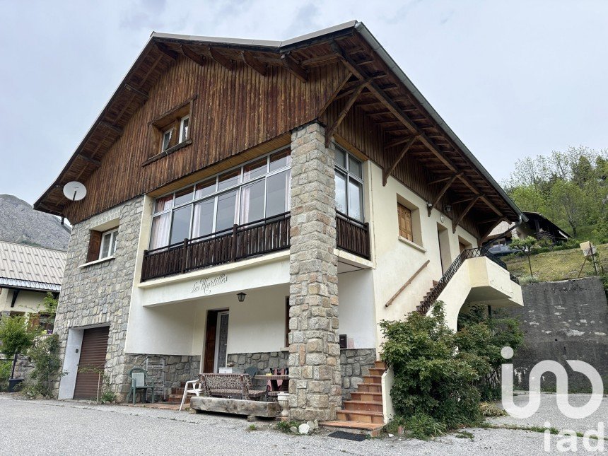 Building in Allos (04260) of 200 m²