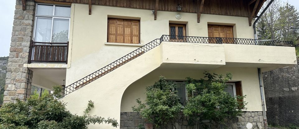 Building in Allos (04260) of 200 m²