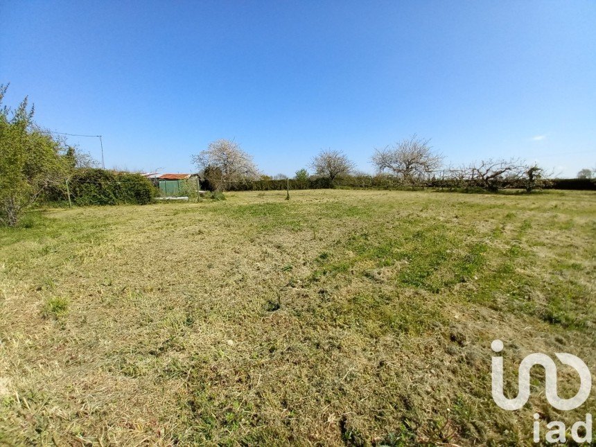 Terrain de 1 600 m² à Saint-Marc-la-Lande (79310)