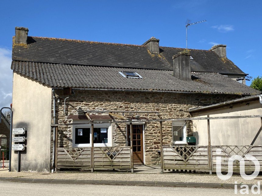 Building in Saint-Ségal (29590) of 200 m²