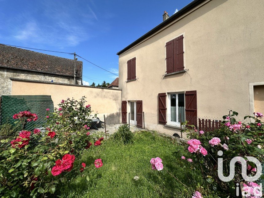 Town house 4 rooms of 90 m² in Survilliers (95470)