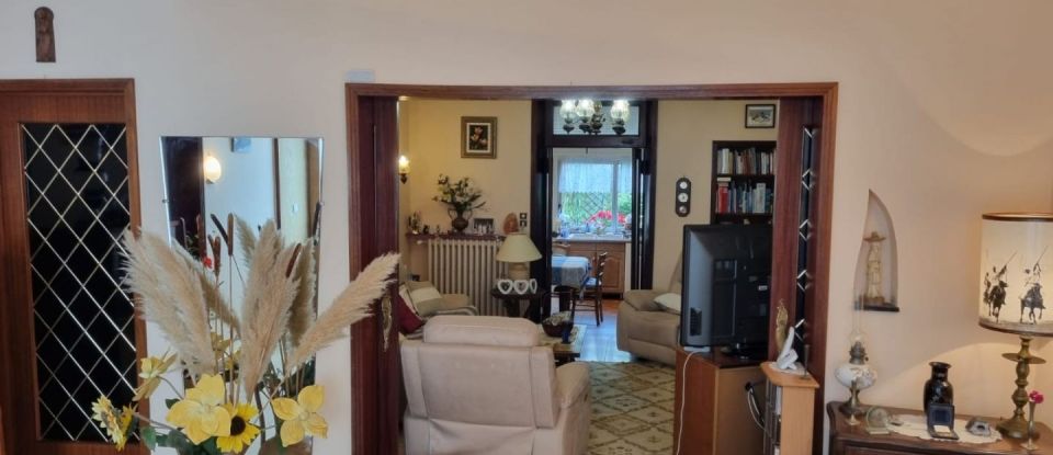 Traditional house 11 rooms of 180 m² in Angers (49100)