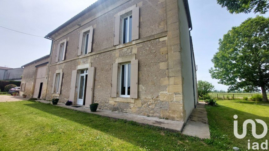 Maison 6 pièces de 177 m² à Flaujagues (33350)