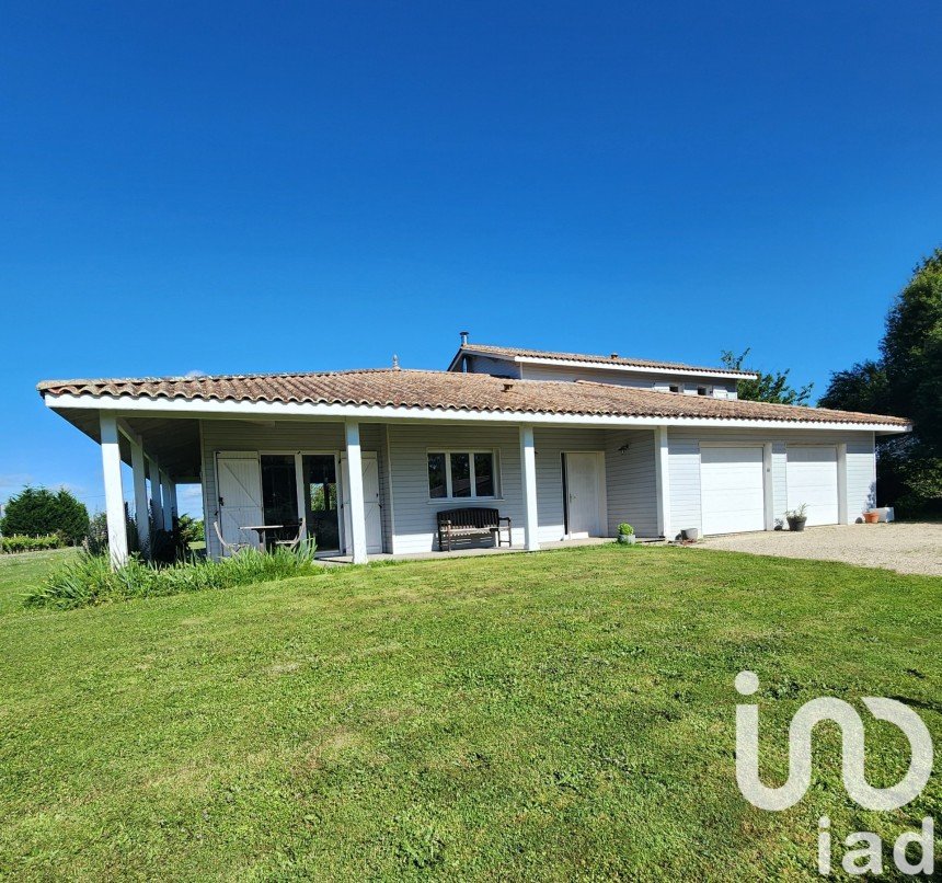 Architect house 10 rooms of 255 m² in Mirambeau (17150)