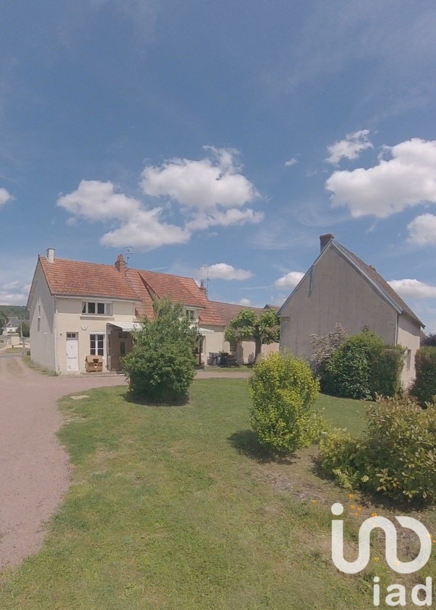 Traditional house 9 rooms of 185 m² in Saint-Amand-Montrond (18200)