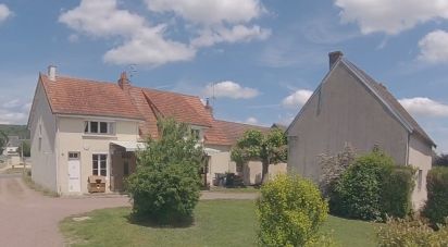 Maison traditionnelle 9 pièces de 185 m² à Saint-Amand-Montrond (18200)