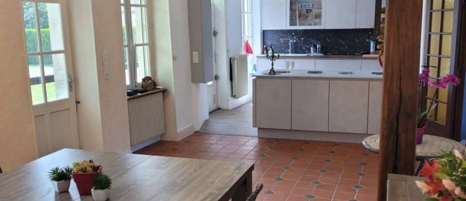 Traditional house 9 rooms of 185 m² in Saint-Amand-Montrond (18200)