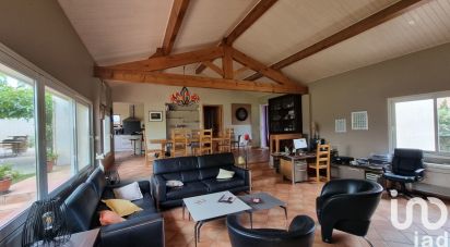 Traditional house 7 rooms of 165 m² in Fourques (66300)