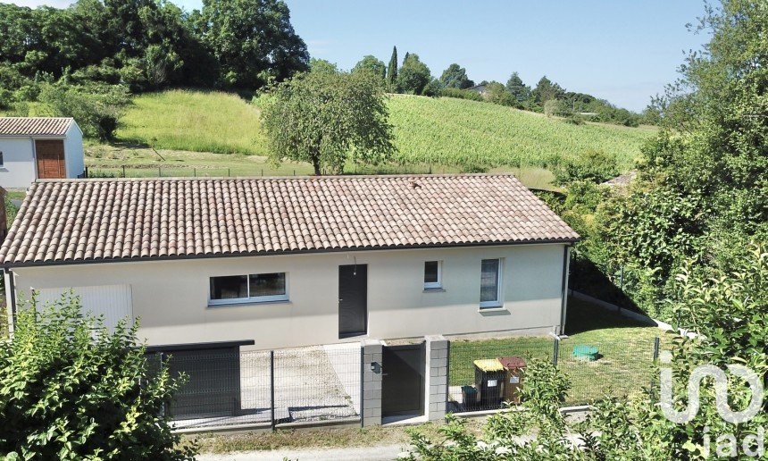 Traditional house 4 rooms of 94 m² in Lugon-et-l'Île-du-Carnay (33240)