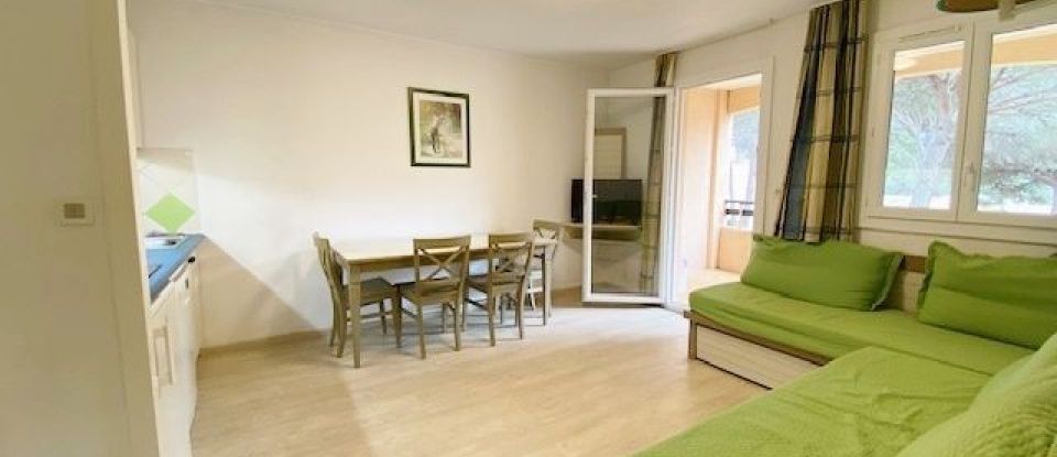 Apartment 2 rooms of 38 m² in Saint-Raphaël (83700)