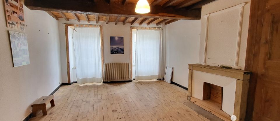 Maison traditionnelle 10 pièces de 475 m² à Neulise (42590)