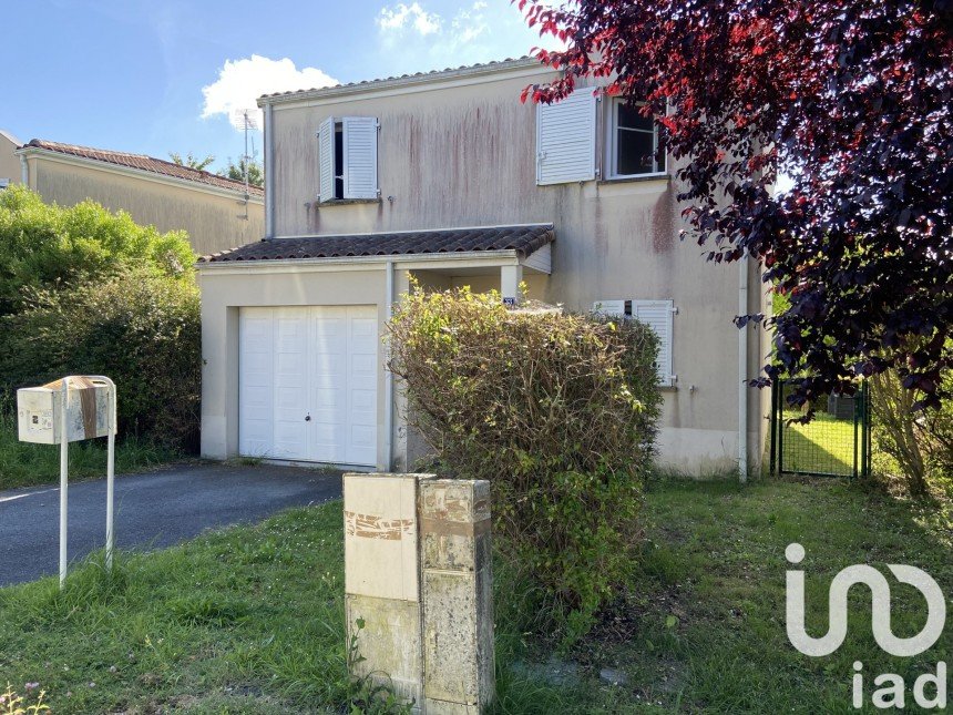 Traditional house 5 rooms of 90 m² in Tonnay-Charente (17430)