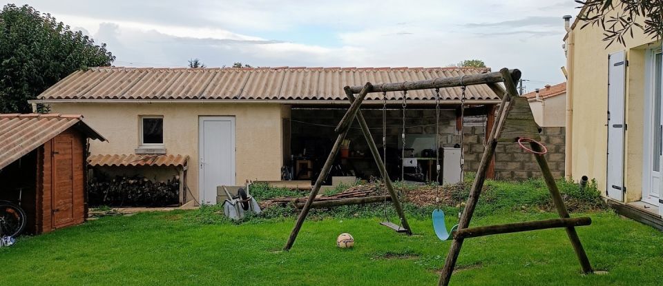 Maison traditionnelle 8 pièces de 175 m² à Brizambourg (17770)