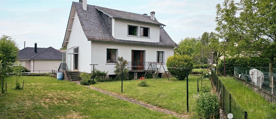 Maison traditionnelle 7 pièces de 129 m² à Mauriac (15200)