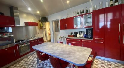 House 8 rooms of 193 m² in Mont-Saint-Père (02400)