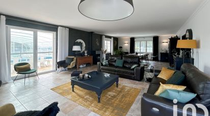 Maison 8 pièces de 274 m² à Montacher-Villegardin (89150)