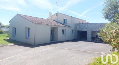 Traditional house 7 rooms of 160 m² in Brem-sur-Mer (85470)