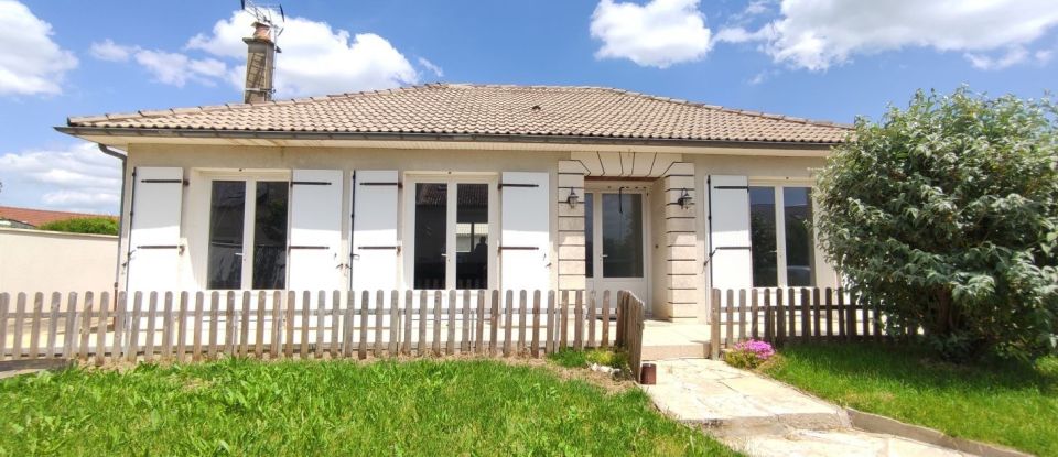 Maison 5 pièces de 94 m² à Sillars (86320)