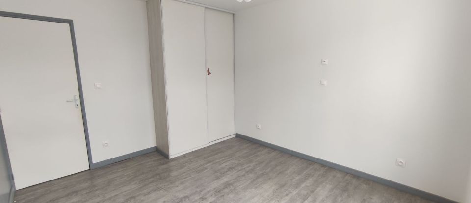 Maison 5 pièces de 94 m² à Sillars (86320)