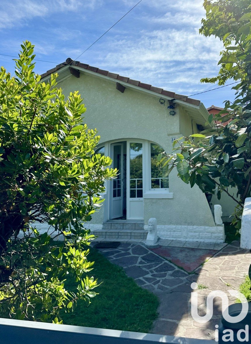 Traditional house 4 rooms of 110 m² in Arès (33740)