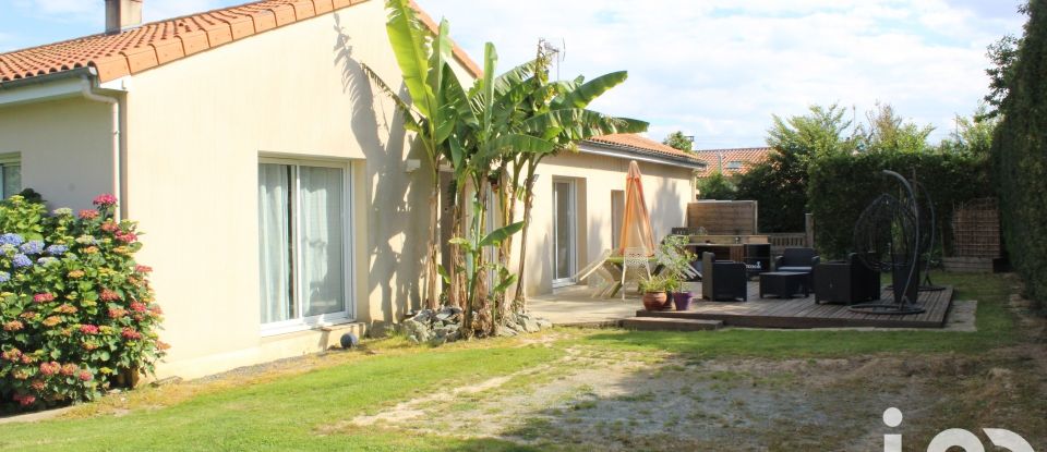 Maison traditionnelle 5 pièces de 151 m² à Chemillé-en-Anjou (49120)