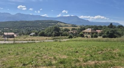 Land of 660 m² in Jarrie (38560)