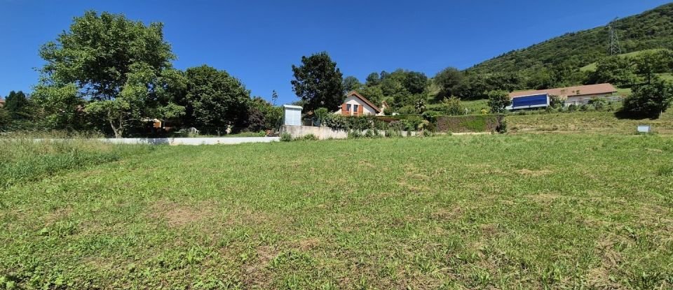 Land of 660 m² in Jarrie (38560)