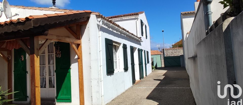 Traditional house 5 rooms of 125 m² in Sainte-Marie-de-Ré (17740)