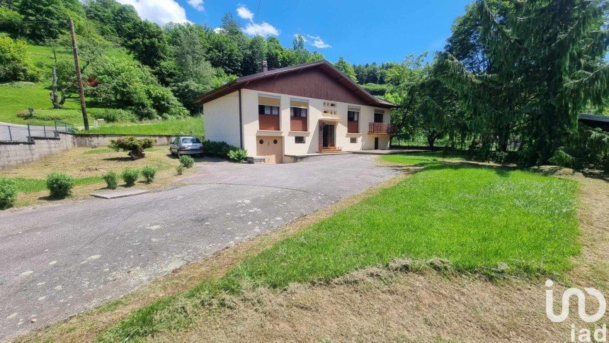 Maison 5 pièces de 117 m² à Plainfaing (88230)