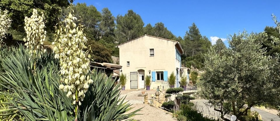 Maison traditionnelle 6 pièces de 200 m² à Jouques (13490)