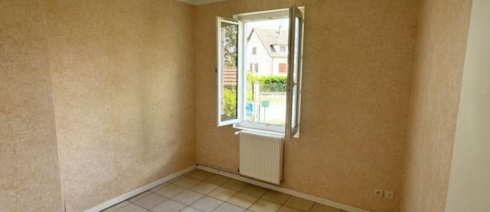 Maison 4 pièces de 78 m² à Montbeugny (03340)