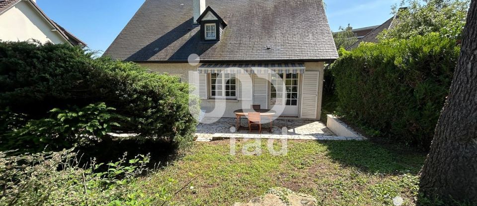 Traditional house 5 rooms of 131 m² in Chambourcy (78240)