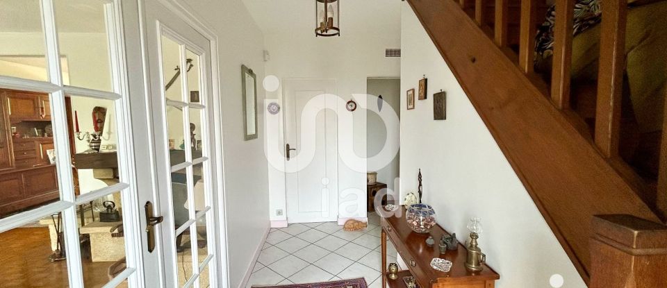 Traditional house 5 rooms of 131 m² in Chambourcy (78240)