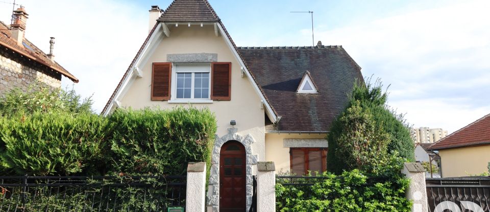 Maison traditionnelle 6 pièces de 195 m² à Chaville (92370)