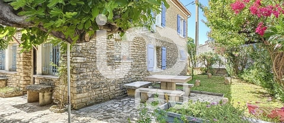 Maison traditionnelle 8 pièces de 178 m² à L'Isle-sur-la-Sorgue (84800)