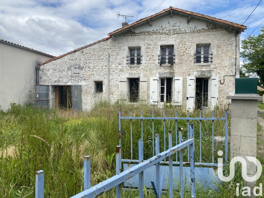 Village house 5 rooms of 121 m² in Saint-Hippolyte (17430)