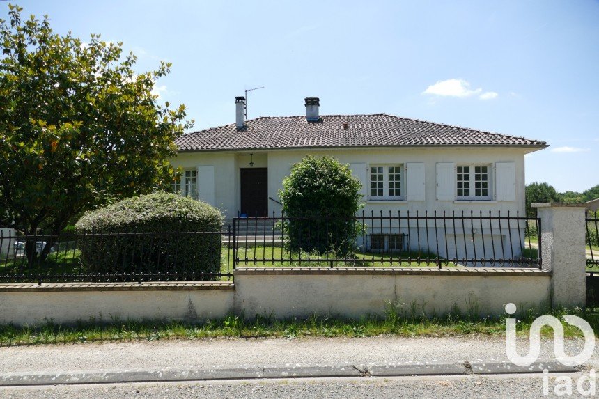 Vente Maison 131m² 6 Pièces à Chazelles (16380) - Iad France