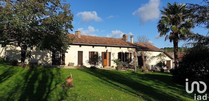 House 7 rooms of 169 m² in Boresse-et-Martron (17270)